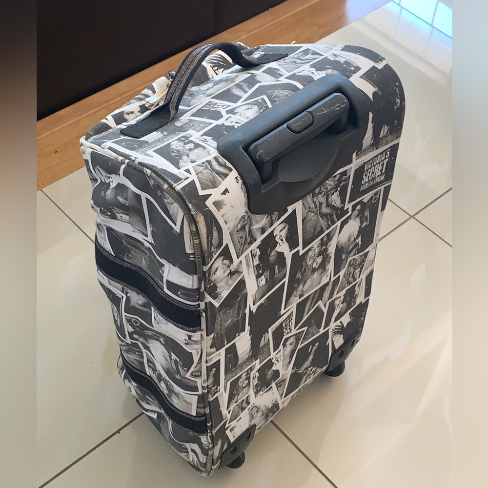 Rare HTF Collectible Supermodel Essential Fashion Show Wheelie Luggage Suitcase